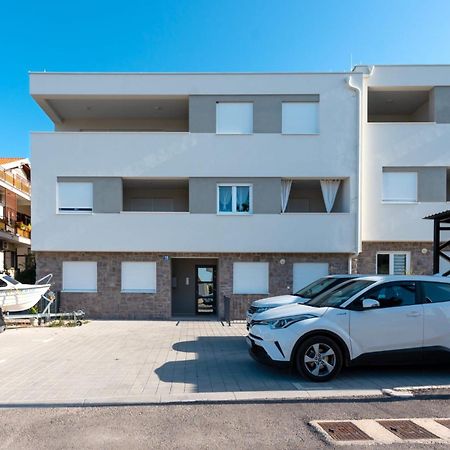 Apartment Apartman Mia โบรดาริตซา ภายนอก รูปภาพ